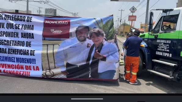 🚧 🚨 #Gruyeros bloquean la #México-#Cuautla; exigen destitución de  delegado de #Movilidad 📍 #Transportistas de la empresa SEGAZO cerraron la  carretera federal México–Cuautla, en Chalco, para denunciar presuntas  extorsiones e irregularidades atribuidas