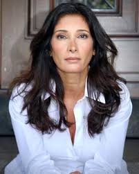 I am Haneen Al Rayes, the founder of HIVE GmbH, a mother of three children  and a miniature schnauzer. I am Kuwaiti, living in Düesseldorf since 2002  after I married my husband