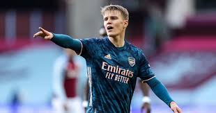 Arsenal train before flying out to rome. Tony Adams Criticises Arsenal For Signing Martin Odegaard And Two Other Transfers Irish Mirror Online