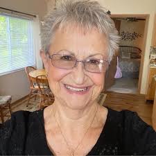 Notícias de Última Hora: Bruce Willis, 69 anos, faz gesto emocional em  direção aos primeiros socorristas lutando contra incêndios em LA