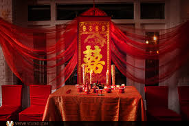 Traditional Chinese Tea Ceremony Setting A Beautiful Winter Wedding With A Chinese Tea Chinese Tea Ceremony Traditional Chinese Wedding Chinese Wedding Decor