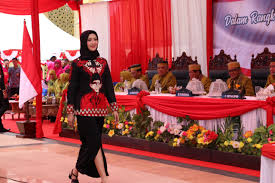 Urusan desain baju tidak usah pergi ke tukang desaigner, cukup dengan aplikasi desain baju di android ini, kamu sudah bisa hemat uang buat sewa jasa desain. Di Hari Jadi Bulukumba Na Launching Batik Resmi Desain Motif Pahlawan Nasional Bulukumbakab Go Id Website Resmi Pemerintah Kabupaten Bulukumba