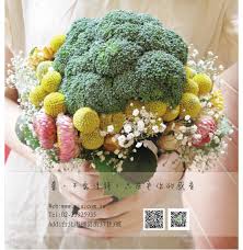 每次上粉底時 一到下巴就很崩潰 因為 肌膚總是有一顆顆 一粒粒很不平整 呈現白色半球形的閉鎖性粉刺 相信 不少 人都有這困擾吧 現在 就來分享超簡單的保養撇步 輕鬆把粉刺刮光光喔 1 自製敷膜