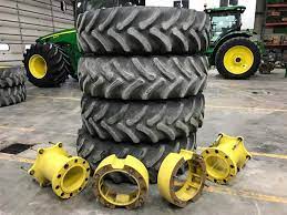 Tires are all getting pretty worn though. Front Set Of Duals For John Deere 8000 Series Tractor Bigiron Auctions