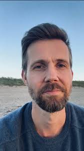 Cool shot by Catherine Hearn taken exactly three weeks ago in Paris at the  @cafedeladanse_paris Now that this tour is done, it's time to work in some  new songs… . . . #