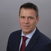 3100+ "Renner" profiles