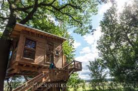 Traumen Zwischen Baumen Baumhaus In Der Uckermark Outdoor Hochgenuss De Baumhaus Urlaub Baumhaus Haus