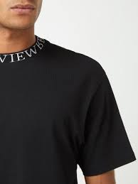 Mit zartem glanz und seidenweichem griff lässt die hautsympath. Review T Shirt Mit Stehkragen In Grau Schwarz Online Kaufen 1120669 P C Online Shop