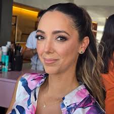 Confidence is the best makeup she wears. ✨️💄 ¡Reserven su cita para  proximos eventos, las esperamos 😍! Whatsapp: • 811 8517817 📍Torre ELYSIUM  Local #12 Ave. Fundadores # 5296, Monterrey #DaliaOlveraBeautyStudio  #NoviasMty #Xvmakeup ...