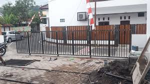 60 contoh model desain pagar rumah minimalis modern terbaru via rumahminimalisoi.com. Pagar Lipat Garasi Menoreh Selatan Semarang 550 Ribu Meter