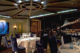 The club room and atrium room each accommodate 40 seated or 60 standing, and can be combined to double the capacity. Private Dining Waterbar