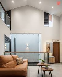 Selama ini kita sering melihat balkon, tapi pada umumnya dibuat di bagian luar. Arsitag On Twitter Rumah Tinggal Di Kopo Bandung Karya Arcade Design Ini Didesain Dengan Mengutamakan Sirkulasi Udara Dan Cahaya Yang Baik Di Dalam Rumah Penutup Balkon Lantai 2 Tidak Hanya Menghalangi Sinar