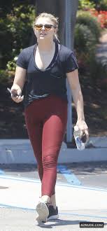 Chloe grace moretz hot pictures. Chloe Grace Moretz Camel Toe In Leggins Out In La Aznude