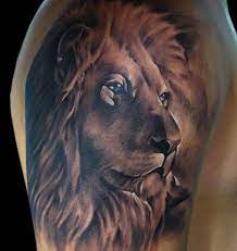 Lion Hand Tattoo On Tattoochief Com Diseno De Tatuaje De Leon Tatuajes De Leon Tatuajes De Leo