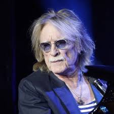 Mort de Christophe : qui sont ses deux enfants, Romain Vidal et Lucie  Bevilacqua ?