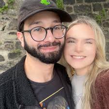 Well it's official, I have some amazing news but at the same time shocking  news. I'm expecting! :) 6 weeks and counting. I know, I'm in shock too. I  can hardly believe