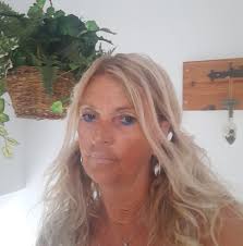 Manoir Victorien en décrépitude au Québec qui fait penser au film " La  Famille Addams"