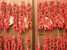 I peperoncini cayenna hanno tutti la particolarità di essere allungati (arrivano a 10 cm) e sottili con la punta spesso arricciata. Peperoncino Calabrese Il Piccante Peperoncino Rosso Calabrese