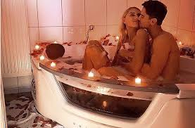 Er hatte sich wieder mit seiner freundin gestritten und suchte trost und rat. Influencer Paar Aus Stuttgart Gehort So Viel Privates Ins Netz Stuttgart Stuttgarter Nachrichten