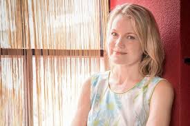 Willis launched her recording career in 1990 with the album well travelled love, but she first hit her creative stride with the 1999 independent release what i deserve. Kelly Willis Returns To Old School Of Thought To Teach Herself A Lesson On Back Being Blue Popmatters
