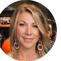 Ana Nixon's Instagram, Twitter & Facebook