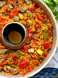 Schälen sie die blauen und hellen kartoffeln und schneiden sie diese in kleine würfel. Paella Als One Pot Rezept Fur Den Omnia Backofen Veggie Paella Kochen Und Backen Im Wohnmobil De