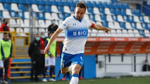 The cia factbook reports that around 29.5% of the population is protestant (pentecostal 17.4%, baptist 6.9%, adventist 4%, methodist 0.5% other 0.7%). Gustavo Poyet Apostara Por Rotaciones En U Catolica En El Clasico Ante Colo Colo Alairelibre Cl