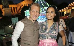 Loredana verarscht amira indirekt & sie checkts nicht 💔 ansage nach ansage amira & oliver pocher erwischen einen pädo 💔 das beste statement der pochers! Hochzeit Oliver Pocher Und Amira Aly Sind Jetzt Mann Und Frau Oliver Pocher Manner Und Frauen Tv Star