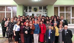 Adică știe o românie întreagă că acolo se trece cu șpagă, că sunt așa ziși studenți care nici măcar nu au trecut vreodată pe la ore sau nici măcar nu știu unde e sediul, că diplomele se vând pe prețuri modice. Dorohoi News Dh News Stiri Dorohoi Botosani Varsta De Aur A Scolii Gimnaziale Spiru Haret Dorohoi Foto Anunturi