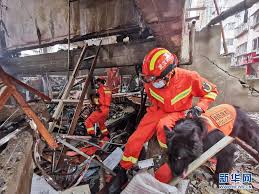 中國湖北省十堰市一座社區今天(13日)清晨發生天然氣爆炸，當地一座已經開市的市場遭炸毀，據官媒央視報導，截至上午11時有144人被救出，其中11人已死亡，37人重傷。 rti 中央廣播電臺 湖北十堰嚴重氣爆炸毀市場 已致11死37重傷. Cax9gqhwetnulm