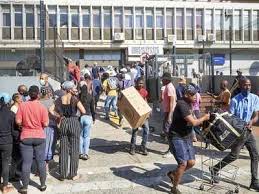 At least 45 dead during mass looting, rioting in south africa. V3qxtldug6x6fm
