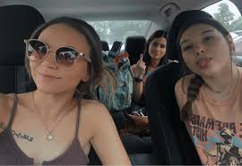 Can anyone edit the middle finger emoji to make it longer for text  disagreement purposes?