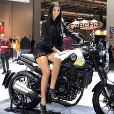 Con la leoncino 250, la tradición y la innovación encuentran el balance perfecto. Pin Auf Bike Babes
