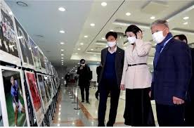 (문화방송에서 퇴사한 이유에 대해) 본인을 갑질의 피해자다, 자유롭지 않은 삶을 살았다고 말하는데. êµ­ íšŒ ë°°í˜„ì§„ ì˜ì› ëŒ€í•œë¯¼êµ­ ì²´ìœ¡ 100ë…„ êµ­ë¯¼ê³¼ í•¨ê»˜ 100ë…„ ì‚¬ì§„ ì „ì‹œíšŒ ê°œìµœ ì •ì¹˜ì¼ë°˜ ì •ì¹˜ ê¸°ì‚¬ë³¸ë¬¸ ì²­ì£¼ì¼ë³´