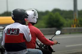 Coe De Guayaquil Recomienda Prohibicion De Dos Personas En Moto Las 24 Horas Durante El Estado De Excepcion En La Ciudad Comunidad Guayaquil El Universo