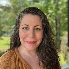 Leah Bear's Instagram, Twitter & Facebook