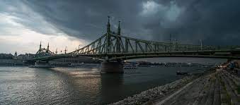 Jun 08, 2021 · fényes amerikai karrierjét hátrahagyva visszatér budapestre, hogy új életet kezdjen a férfival (bodó viktor). Itthon Fotozni Akart De Lezuhant A Szabadsag Hidrol Es Meghalt Egy 19 Eves Fiatal Hvg Hu