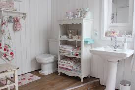 Shabby chic is style that express memories from old summer days in the grandma`s house with antique furniture and vintage decor. Punktchengluck Shabby Chic Bathroom Shabby Chic Decor Diy Bathroom Decor