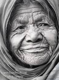 Black And White Old Woman Portrait Photography Khaplu S Old Woman Old Faces Interesting Faces Face Drawing