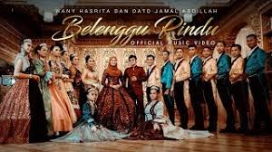 Wany hasrita menahan rindu ost lelaki itu pemilik hatiku official music video.mp3. Wany Hasrita Dato Jamal Abdillah Belenggu Rindu Official Music Video