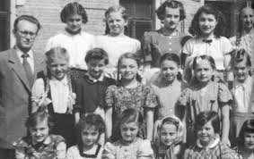 Von 1946 bis 1969 war friederike mayröcker als englischlehrerin an verschiedenen wiener hauptschulen tätig, zwischenzeitlich holte sie 1950 die matura nach. Ernst Jandl Autor Und Friederike Mayrocker Biografie