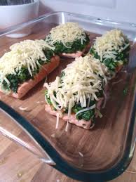 Uberbackener Lachs Rezept Gesundes Low Carb Fischgericht Aus Dem Ofen Lachs Gerichte Gesunde Rezepte Lachs Spinat