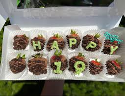 Birthday Chocolate Covered Strawberries Chocolate Covered Strawberries In 2020 Chocolate Covered Strawberries Covered Strawberries Chocolate Covered