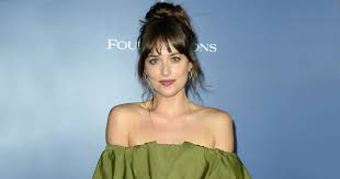 • 8 371 просмотр 3 года назад. Dakota Johnson Opens Up About The Biggest Life Lessons She S Learnt
