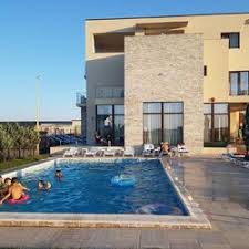 Ofera gazduire in 20 de camere mari si racoroase, utilate cu parchet sau gresie, izolate termic si fonic, mobilate modern si impartite astfel. Unterkunfte In Vama Veche 207 Angebote De Revngo Com