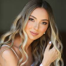 היא עשתה לו לייק באינסטגרם, ומצאה את עצמה מתחת לחופה עם שמלת כלה פרחונית >>  https://bit.ly/3nDgP4M