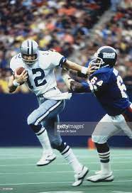 Dallas Cowboys Quarterback Roger Staubach 12 Rushes The Ball And Blocks A Tackle By A New York Giant Dallas Cowboys Dallas Cowboys Players Nfl Dallas Cowboys