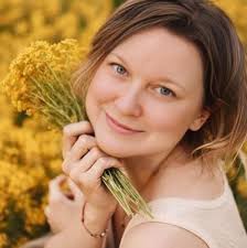 Peppermint bows 🎀 I've been seeing recreations of my peppermint bows  already this year and I'm so happy to see everyone still loves them! They  make the cutest cupcake and brownie toppers