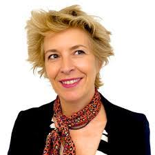 Barbara Comis's Instagram, Twitter & Facebook