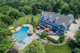 Beautifully renovated with elegant details, millwork and elaborate molding throughout. 3 Middle Hollow Rd Lloyd Harbor Ny 11743 Mls 3003423 Coldwell Banker